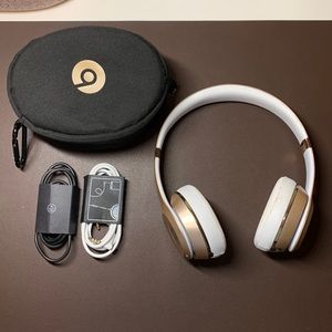 SOLD - Beats by Dr Dre Solo2 Wireless headphones